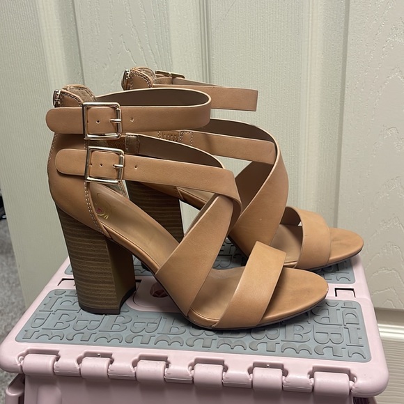 Heels - Picture 4 of 5